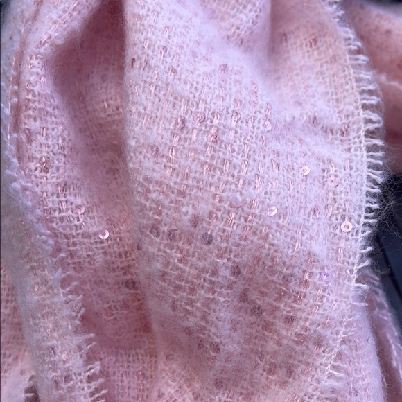 Elegant Pink Wrap Scarf Accessory - Picture 4 of 5